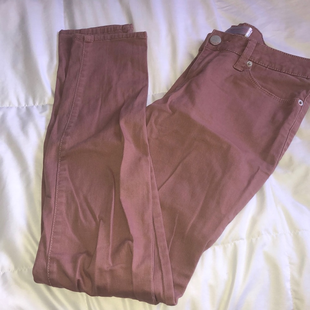 Skinny jeans blush color
